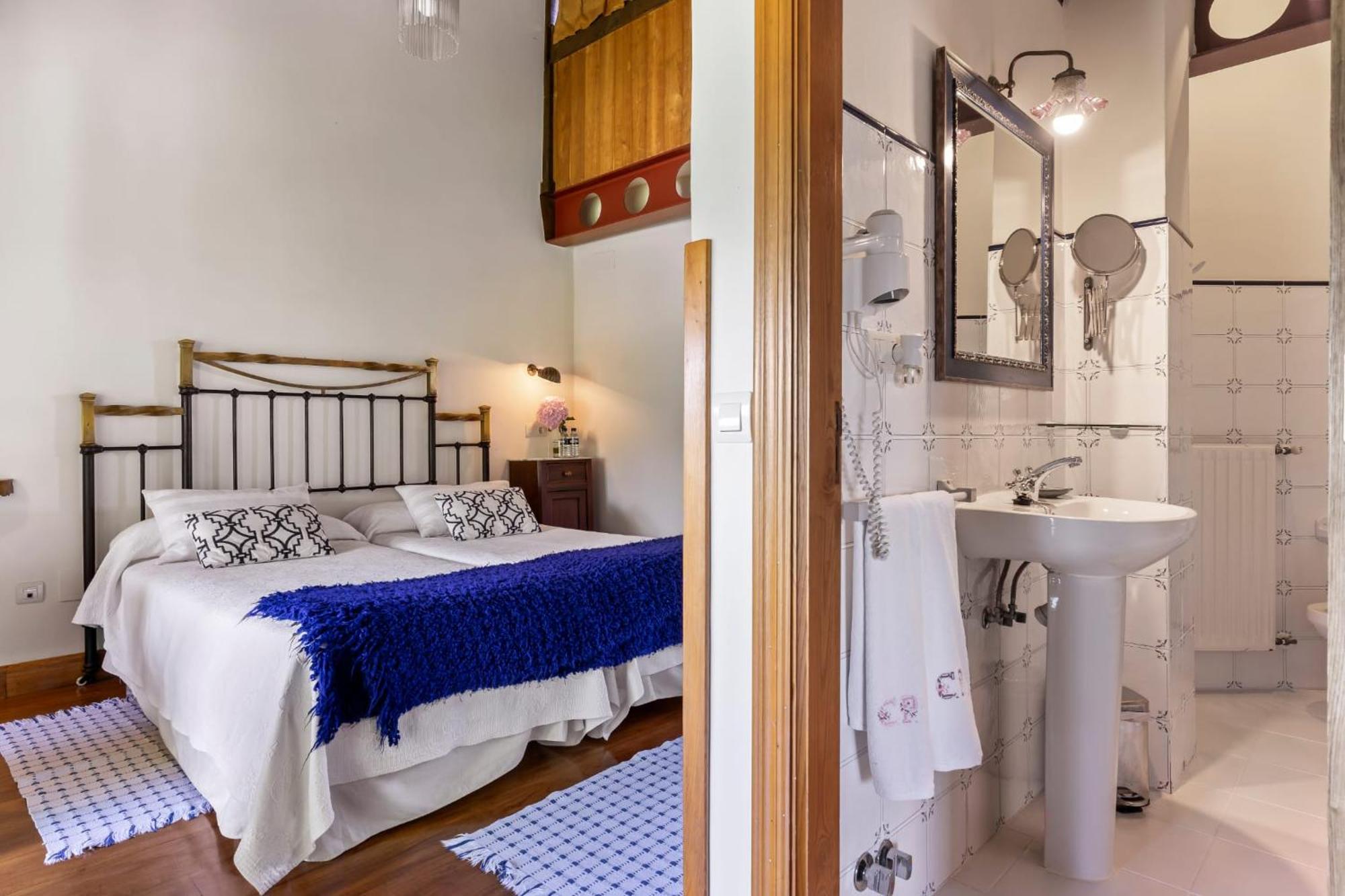 Bed and Breakfast Casa Peleyon Castropol Exterior foto